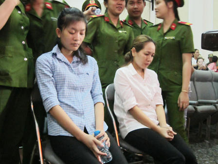 Hối hận muộn màng của hai “bảo mẫu" dùng bạo lực "chăm" trẻ